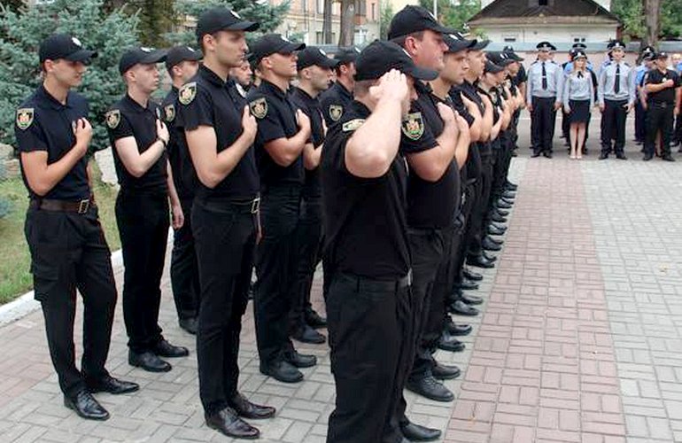 В Житомире 35 следователей приняли присягу полицейского. ФОТО