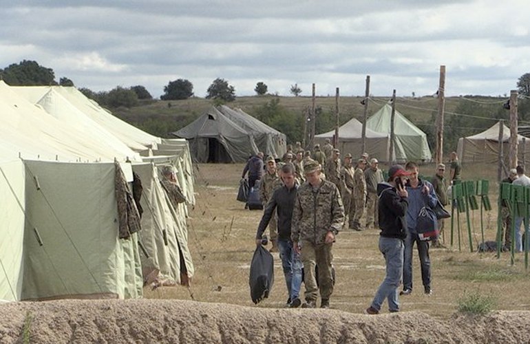 На житомирском военном полигоне начались масштабные сборы резервистов. ФОТО