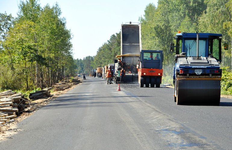 Гундич проверил, как ремонтируют автородорогу Р-49 Васьковичи-Шепетовка в Житомирской области. ФОТО