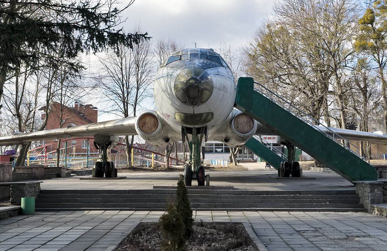 Самолет в парке Гагарина превратят в арт-пространство. Активисты зовут житомирян на субботник