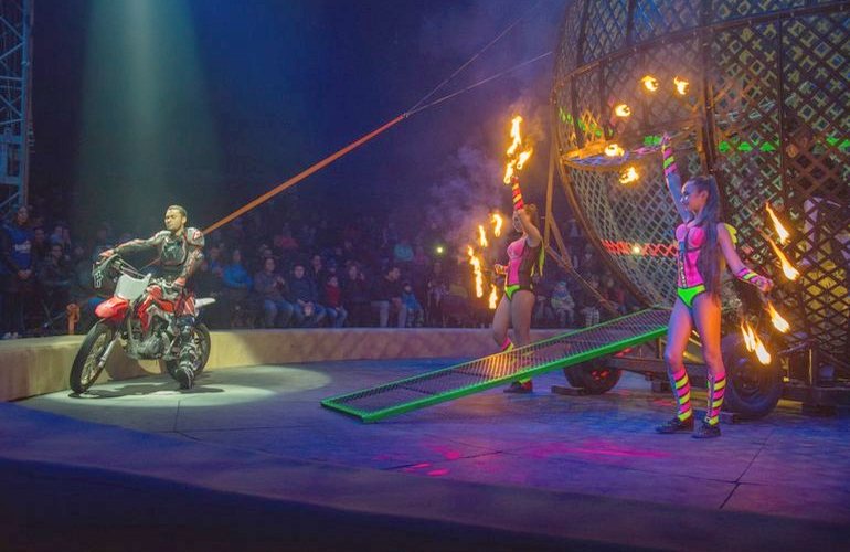 Драйв и адреналин: цирк Кобзов привез в Житомир невероятное экстрим-шоу мирового уровня. ФОТО