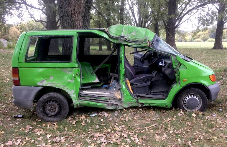 На Житомирщине двое мужиков угнали микроавтобус и попали в серьезное ДТП, есть погибший. ФОТО