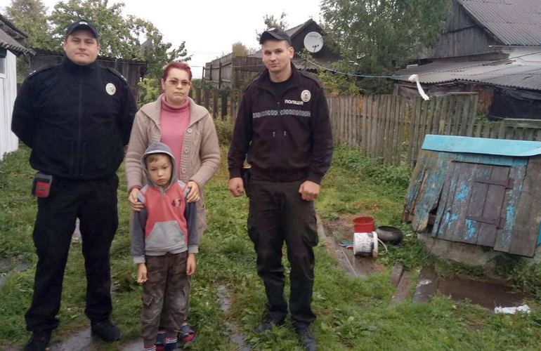 В Житомирской области спасли женщину, которая упала в колодец с ледяной водой