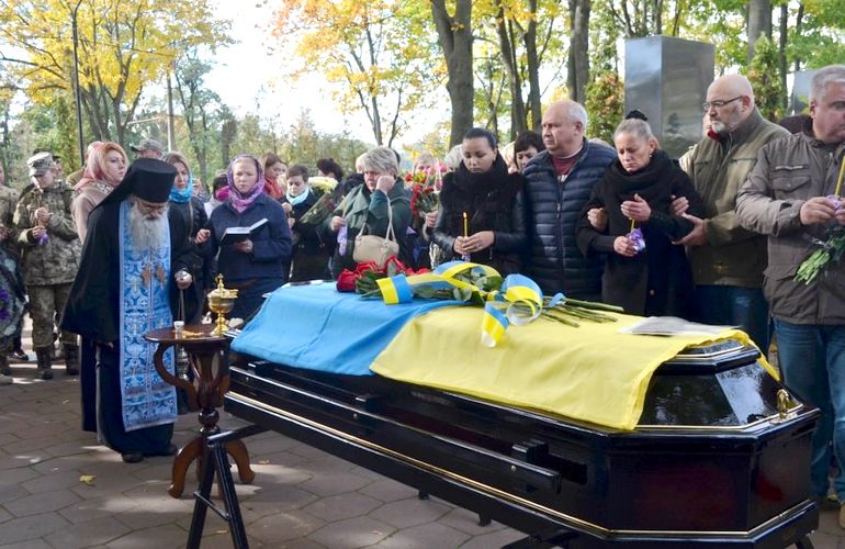 В Житомире в могиле танкиста Артема Абрамовича нашли останки двух его побратимов