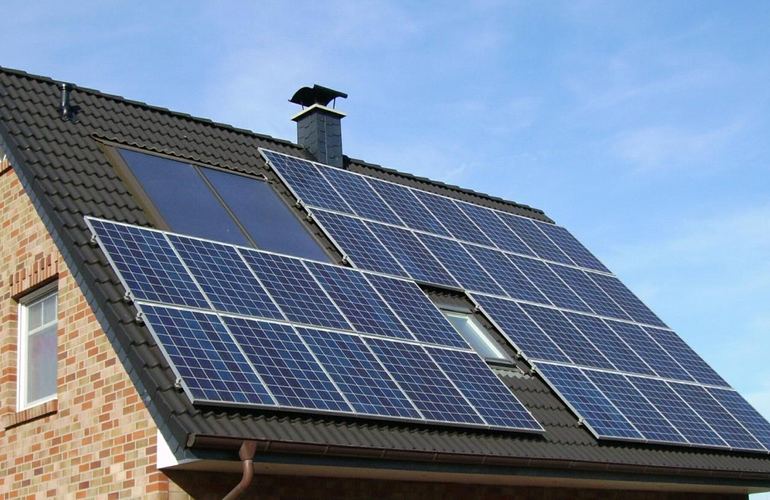 Солнечная электростанция дома: в Житомирской области уже работает 35 установок