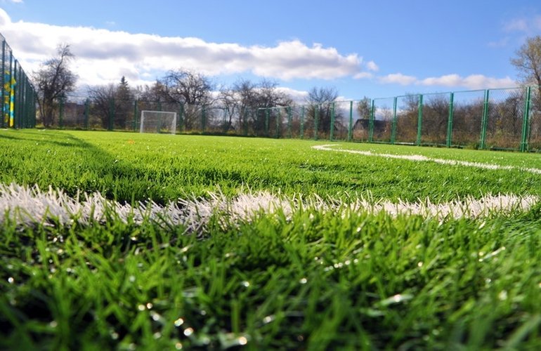 В селе на Житомирщине открыли футбольную площадку с искусственным покрытием. ФОТО