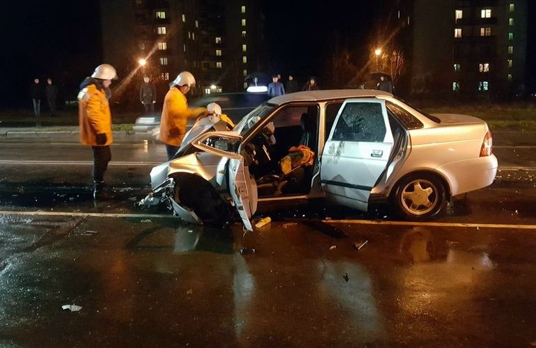 Две аварии на Корбутовке: пассажиры авто травмированы, женщина пешеход погибла. ФОТО