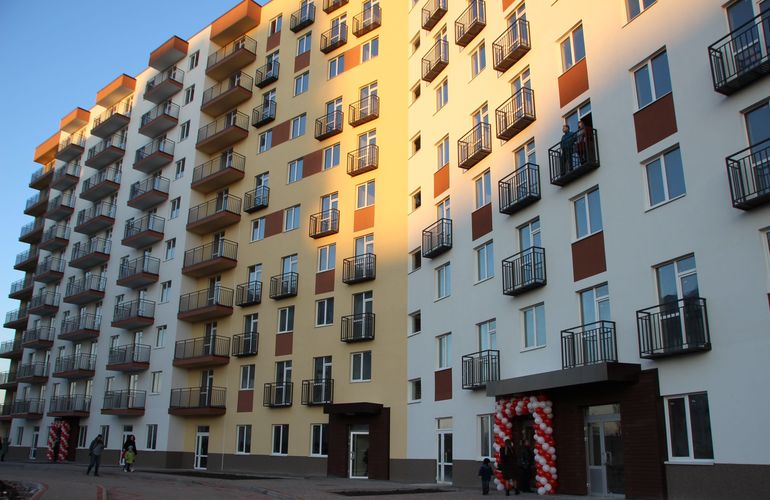 Понад сто житомирян отримали ключі від квартир у ЖК «Фаворит». ФОТО