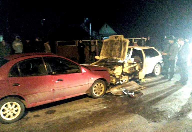 ДТП в Житомире: водитель «Хонды» оказался зажатым конструкциями авто. ФОТО