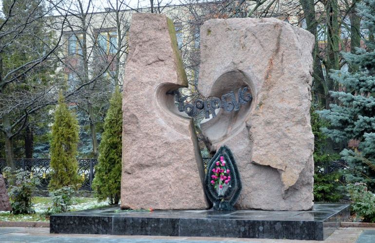 В Житомире почтили память ликвидаторов аварии на Чернобыльской АЭС. ФОТО