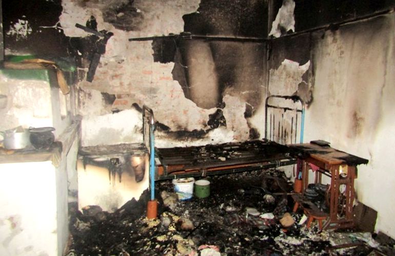 В селе на Житомирщине в горящем доме погибла 77-летняя женщина