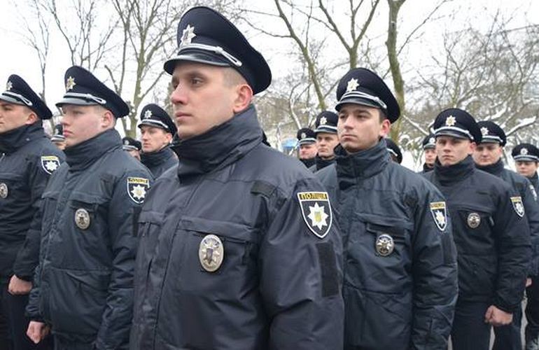 В Житомире торжественно приняли присягу 63 новых патрульных полицейских. ФОТО
