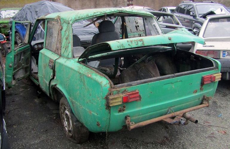 В Житомирской области попутчик «отблагодарил» мужчину, угнав и разбив его автомобиль