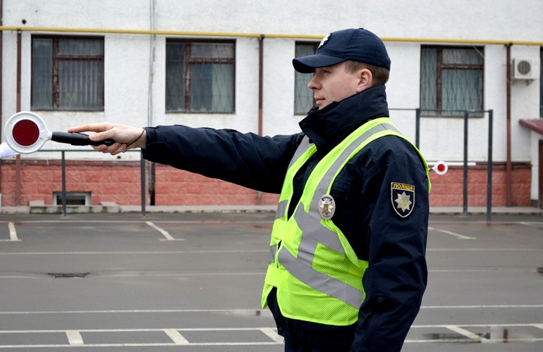 Пьяный водитель «Хонды» переехал полицейского в центре Житомира