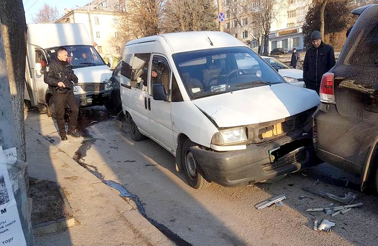 ДТП в Житомире: на Большой Бердичевской столкнулись сразу 5 автомобилей. ФОТО