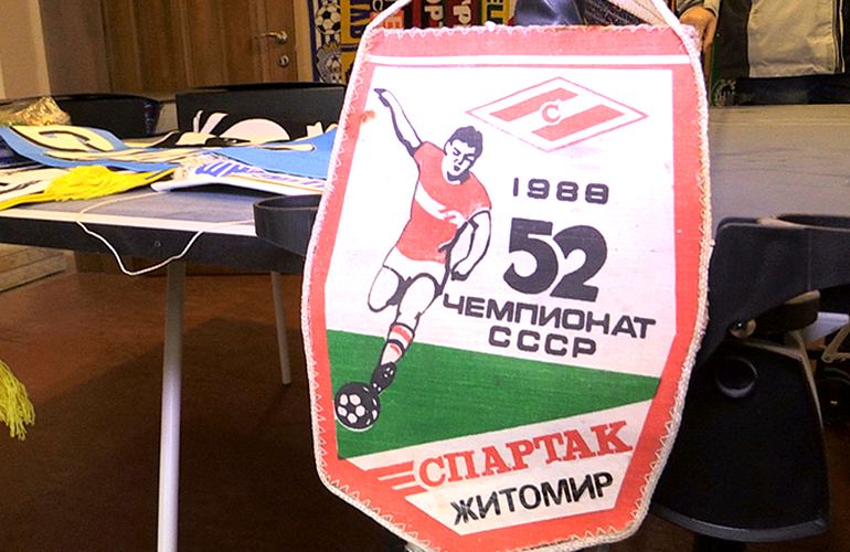 Житомирянин собственными силами создает музей футбольной истории Житомира. ВИДЕО