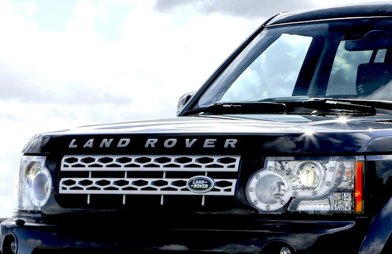 В Житомире водитель Land Rover избил женщину, потому что она не пропустила его на дороге. ВИДЕО