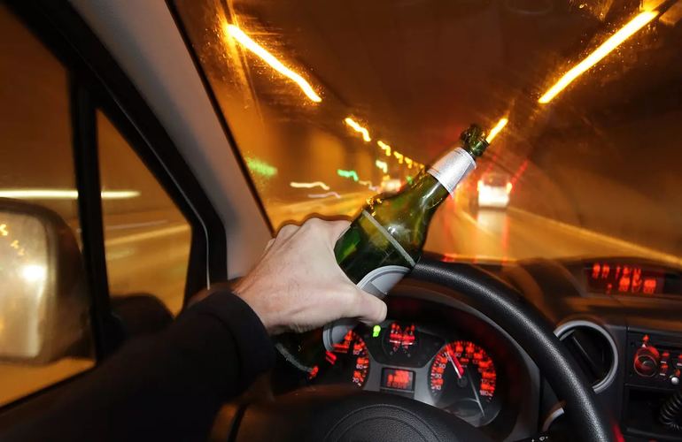 В Житомире полисмены поймали водителя, который ездил пьяным и без прав