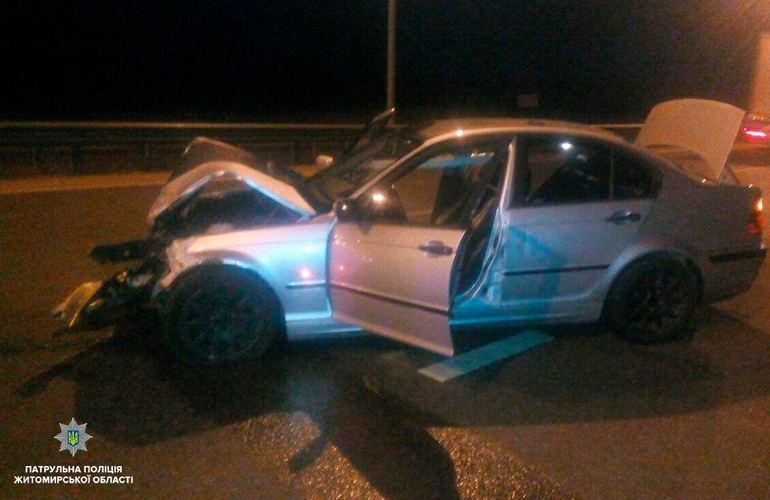 На трассе Житомир-Киев BMW попал в ДТП: полиция ловила в окрестностях пассажиров авто
