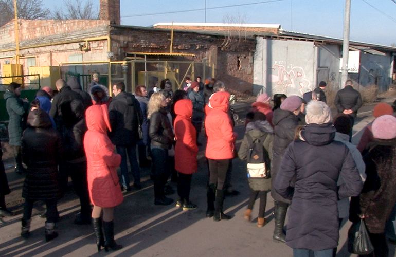 Жители Житомира оказали сопротивление газовщикам, которые пытались отключить котельную детсада. ФОТО