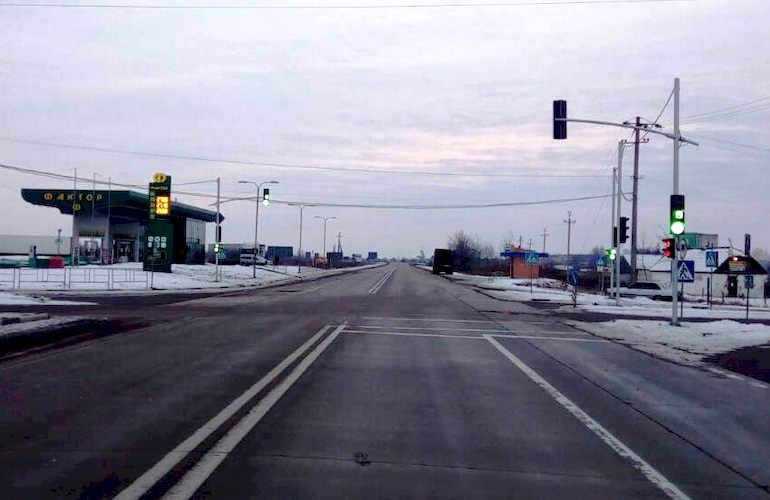 Опасный перекрёсток на трассе М-07 в Житомирской области оснастили светофорами. ФОТО
