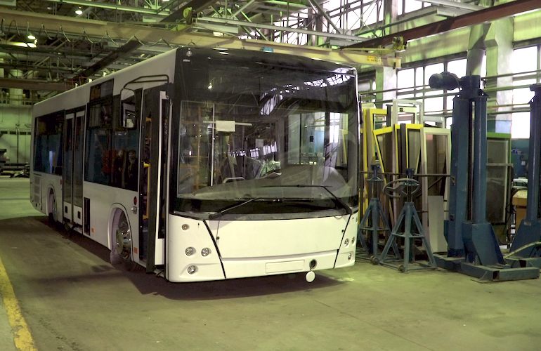 Сухомлин посетил Минский автомобильный завод, на котором Житомир закупит 40 автобусов. ФОТО