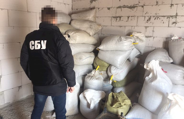 В Житомирской области СБУ изъяла более 3 тонн янтаря. ФОТО