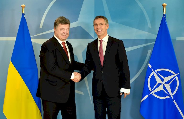 Украина стремится в ближайшие 10 лет присоединиться к НАТО – Порошенко