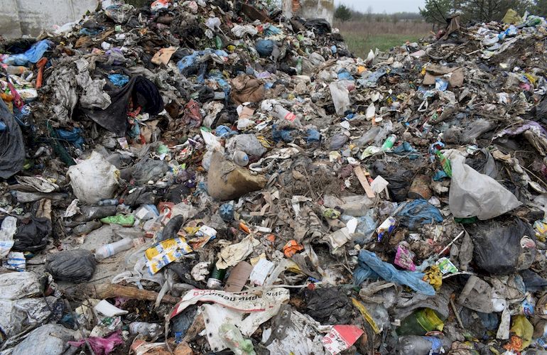 На территорию Житомирской области снова привозят десятки тонн львовского мусора