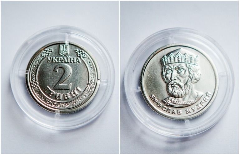 На замену купюрам: в Украине ввели в оборот новые монеты номиналом 1 и 2 грн. ФОТО
