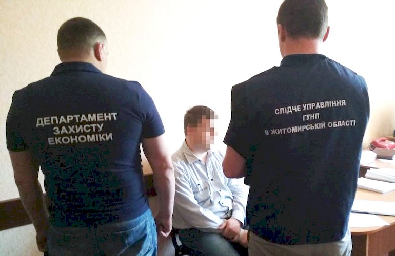 Помощник судьи из Житомирской области попался на взятке в 10000 гривен