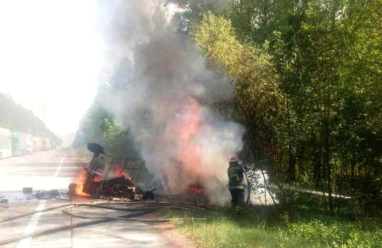 На автотрассе в Житомирской области произошло страшное ДТП, есть погибшие. ФОТО