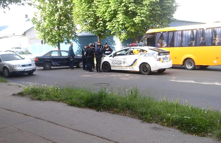В Житомире столкнулись два автомобиля, виновник скрылся с места ДТП. ФОТО