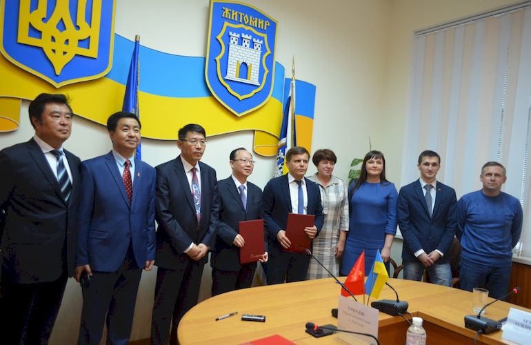 Сухомлин подписал меморандум о сотрудничестве между Житомиром и китайским городом. ФОТО