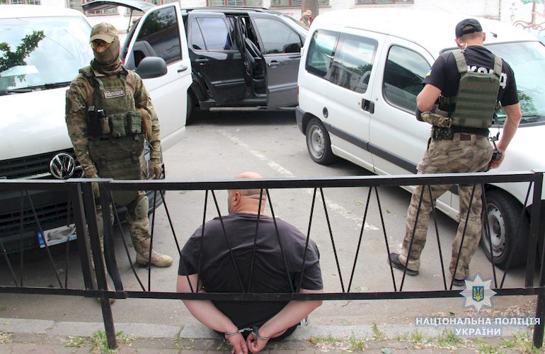 В Житомире задержали мужчину, который перевозил гранату в автомобиле. ФОТО