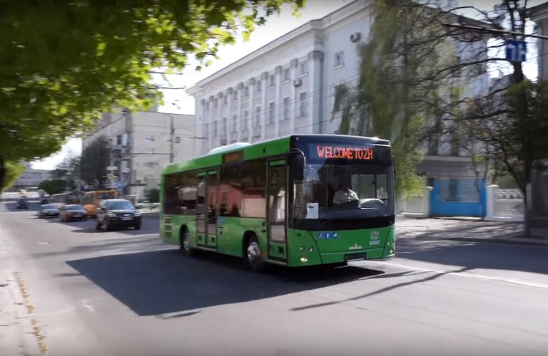 Новый коммунальный автобус МАЗ попал в ДТП в Житомире. ФОТО