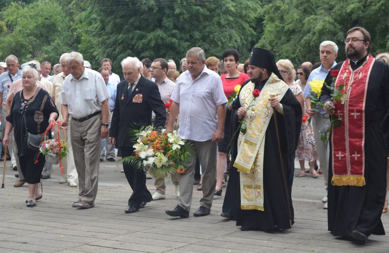 Житомиряне почтили память украинцев, погибших во время войны в 1941-1945 годах. ФОТО