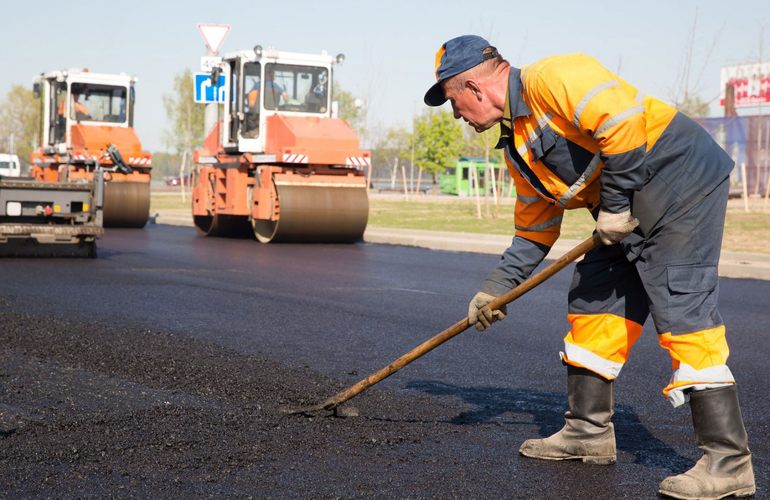На капитальный ремонт дорог в Житомире горсовет дополнительно выделил 10 млн гривен