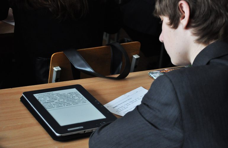 Учебники для украинских школьников можно будет скачать в электронном виде