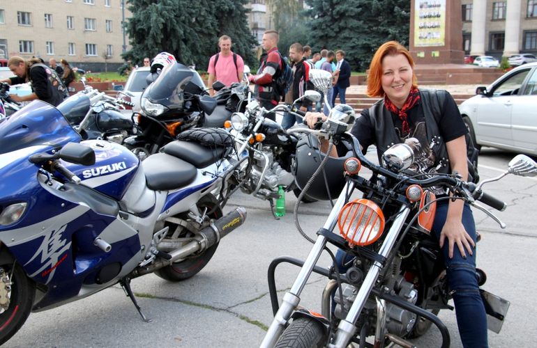 С Запада на Восток: в Житомир приехали участники мотопробега за единство Украины. ФОТО