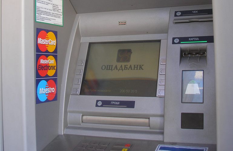 В Житомирской области неизвестные ограбили банкомат, вырвав его из стены. ФОТО