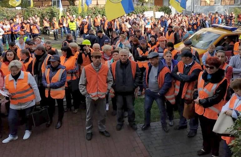 Работники «Житомиргаза» устроили забастовку в Киеве: требуют срочно повысить тарифы. ВИДЕО
