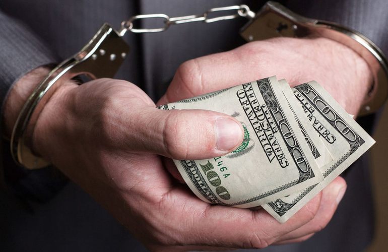 В Житомире при получении взятки в $2000 задержали прокурора