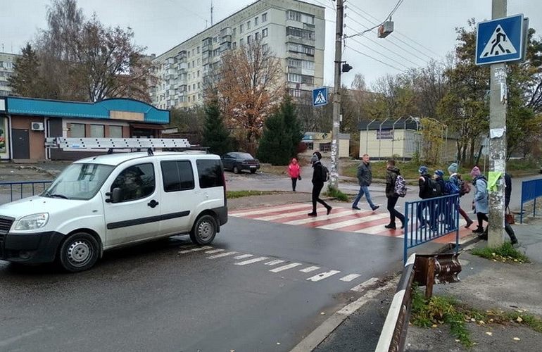 В Житомире потратили четверть миллиона на обустройство двух пешеходных переходов. ФОТО