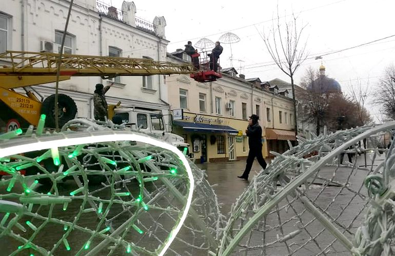 Улицу Михайловскую украсят «новогодние» зонтики. Стоимость каждого – 6000 грн. ФОТО
