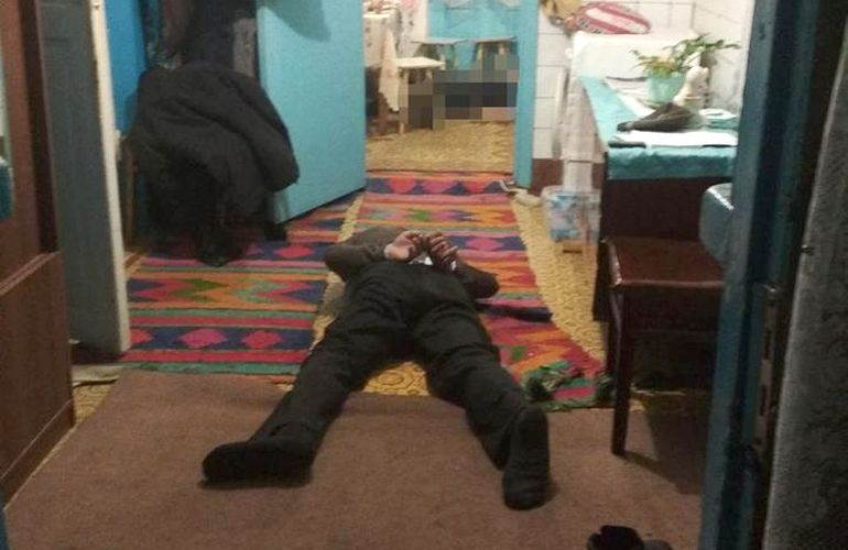 Зарезал на кухне: в Житомире задержали подозреваемого в убийстве мужчины