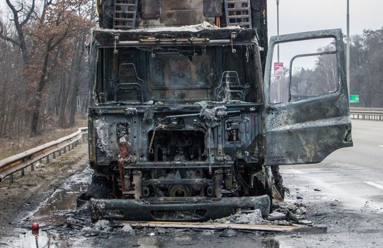 В пригороде Житомира сгорел грузовик «Новой почты» с посылками - СМИ