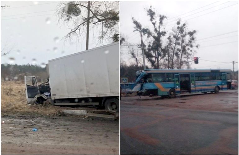 Грузовик протаранил автобус с пассажирами в пригороде Житомира. ФОТО