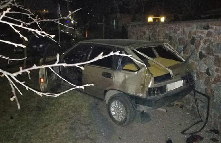 В Житомире столкнулись два автомобиля, один из них насмерть сбил пешехода. ФОТО