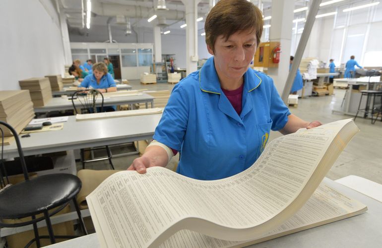 Фабрика на Житомирщине изготовила более 400 тонн бумаги для избирательных бюллетеней